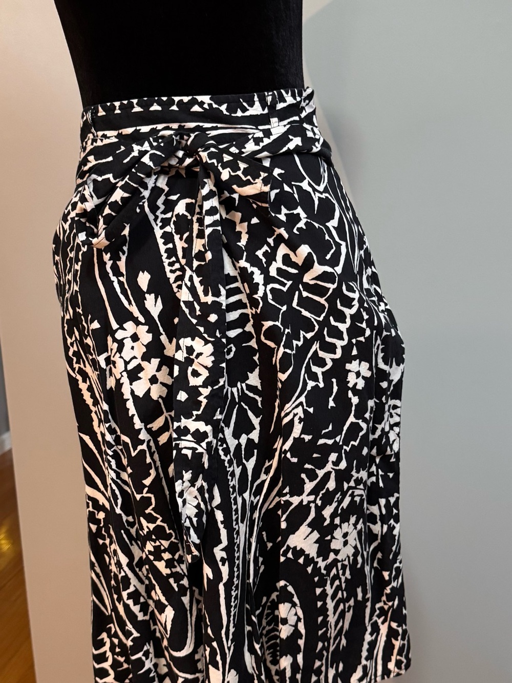 LOFT Black & White Floral Tie-Waist Wide Leg Pants